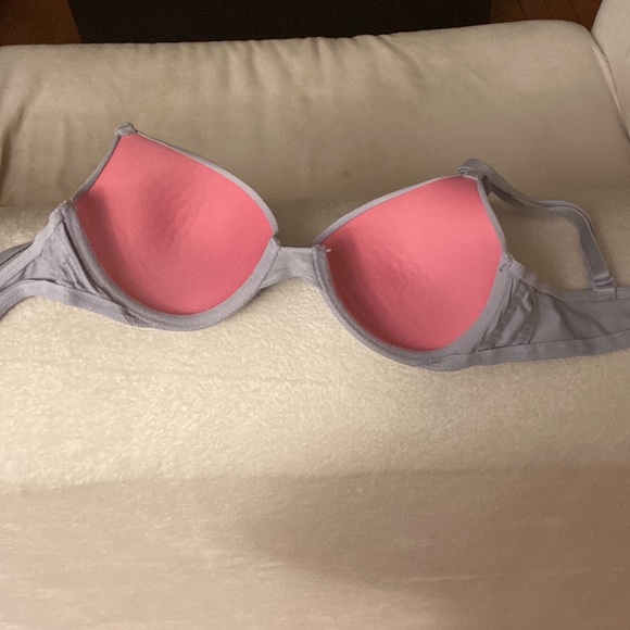 Victoria Secret pink bra size 32A - Picture 2 of 3